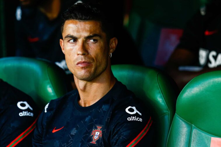 Photos : Cristiano Ronaldo pose pour la première fois avec ses trois enfants