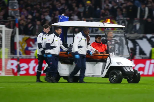 OL : La terrible image qui a glacรฉ le Groupama Stadium ce dimanche soir Malick Fofana