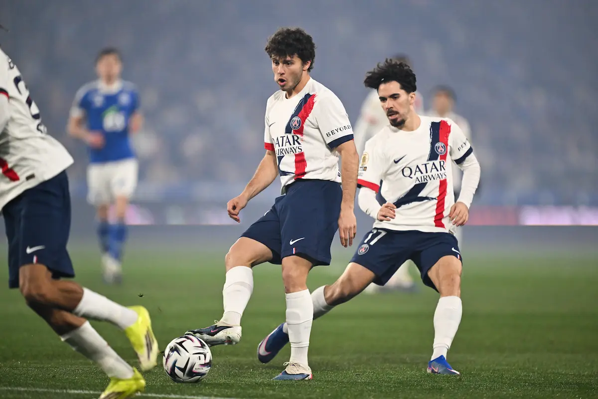 Mercato PSG : Le Real Madrid envoie 120M€ pour un milieu parisien Joao Neves