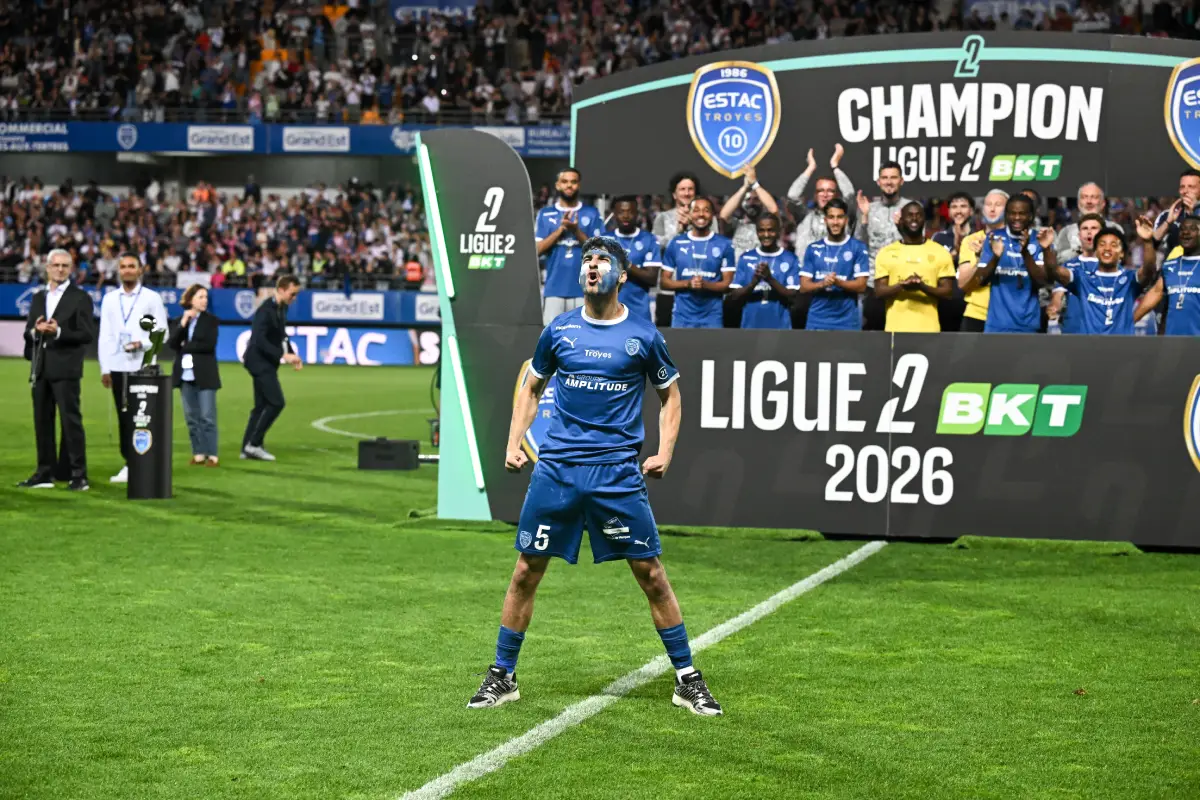 Mercato : Strasbourg veut doubler Lens et active une piste brûlante en Ligue 2 ! Martin Adeline