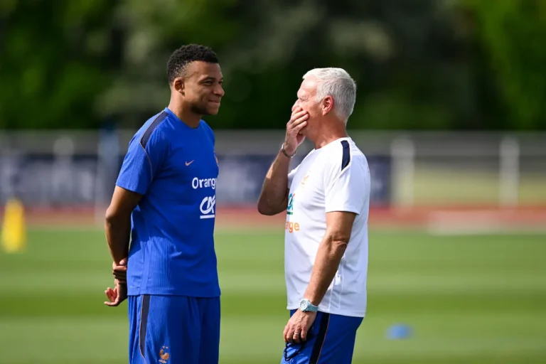 Kylian Mbappé et Didier Deschamps