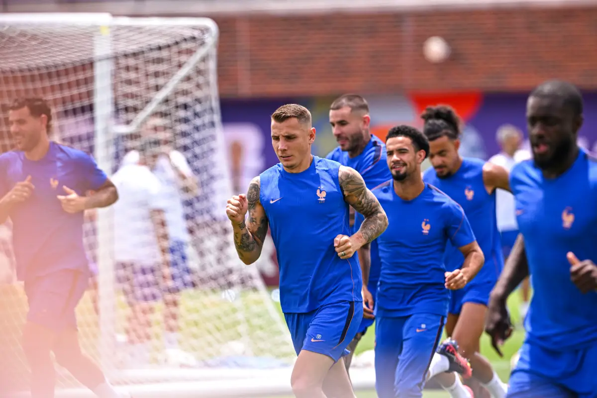 Mercato : Le PSG boucle le retour d'un ancien de la maison pour 3 ans ! Lucas Digne